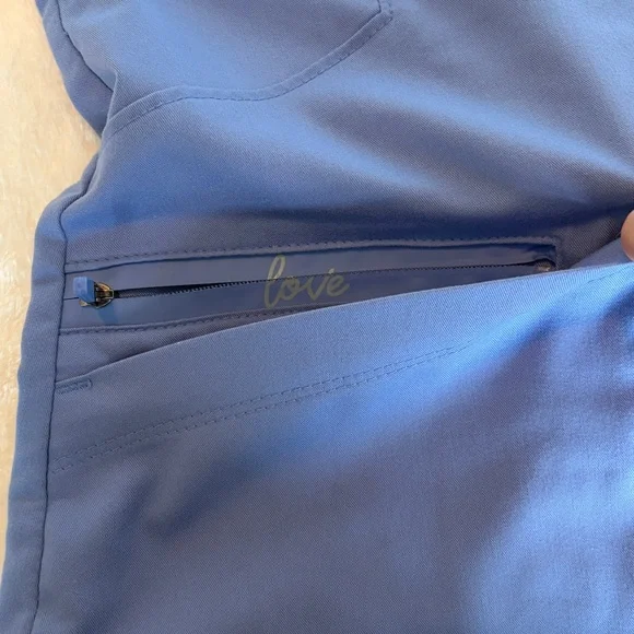 Grey's Anatomy Light Blue Scrub Top | Size M - Picture 6 of 8